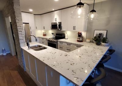 4JS kitchen island speckled marble top