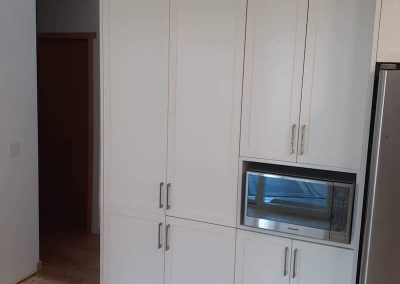 4JS pantry cabinets white